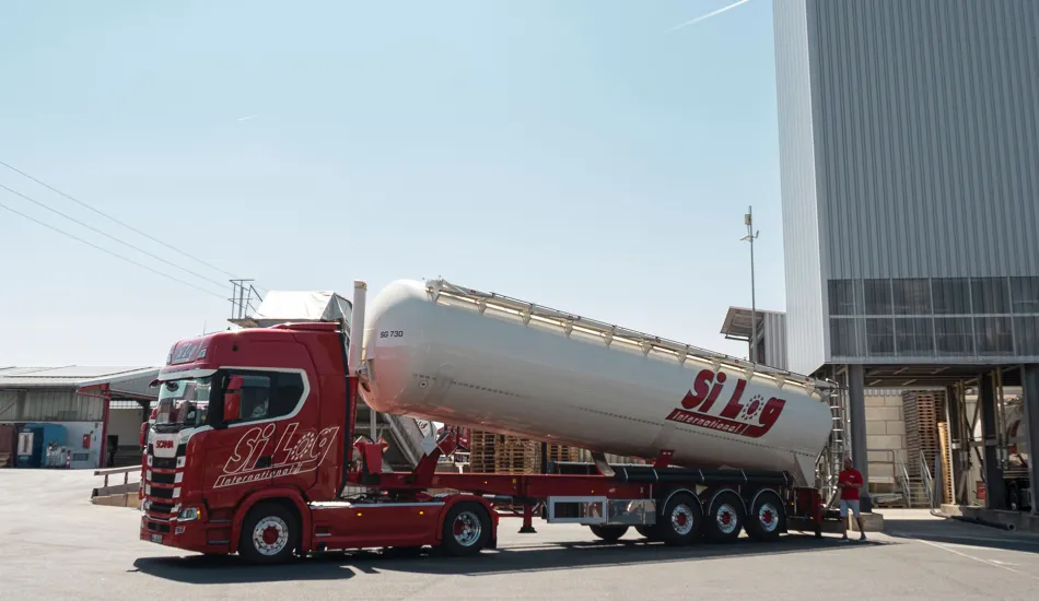 Stand-Silo-Anlage Lkw Silo Silotransporte Slider 1